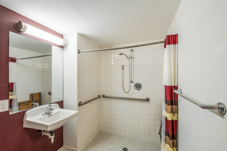 Bathroom 4, Red Roof Inn Rochester – Airport, Monroe