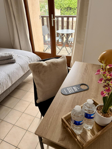Others 4, Hotel le Tilleul, Isère
