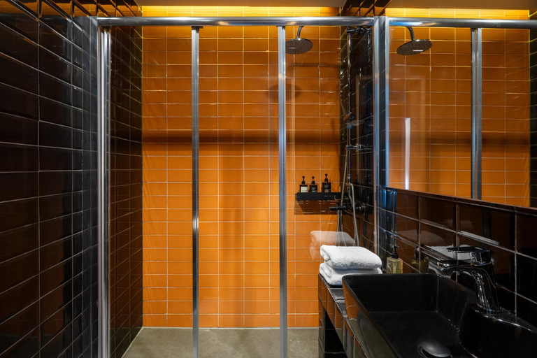 Bathroom 4, Psiri Vibes, Attica