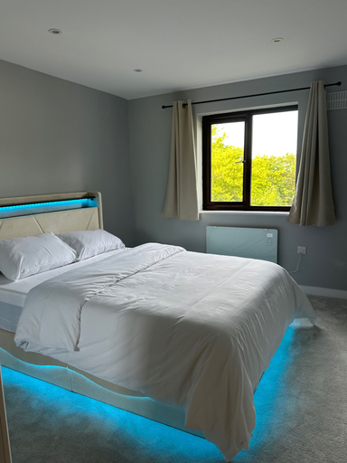 Room 4, Apartment Sleeps 4 - Free Parking & Wifi, London