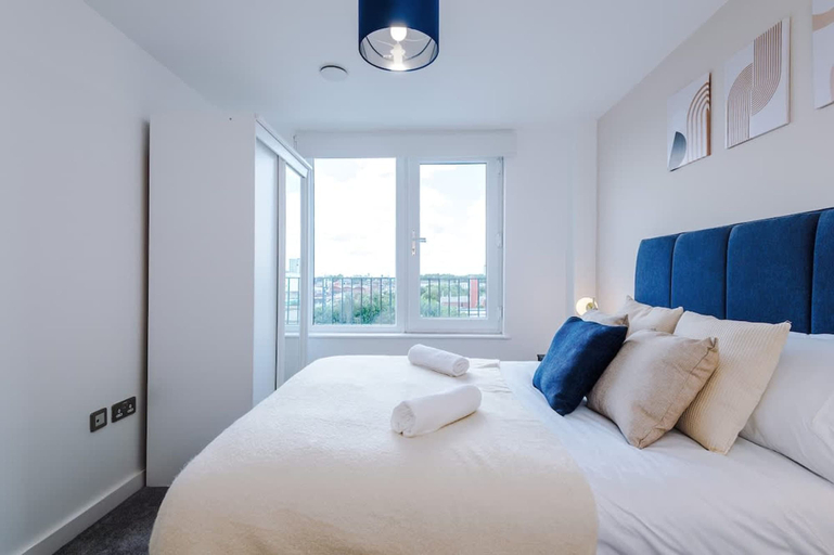 Room 4, Modern 2 Bed Duplex Free Parking Wi Fi, Manchester