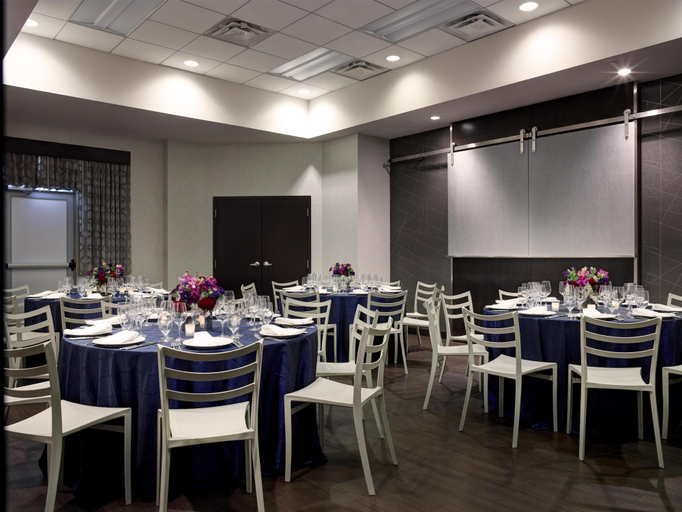 Food & Drinks 5, Hyatt Place Arlington/Courthouse Plaza, Arlington