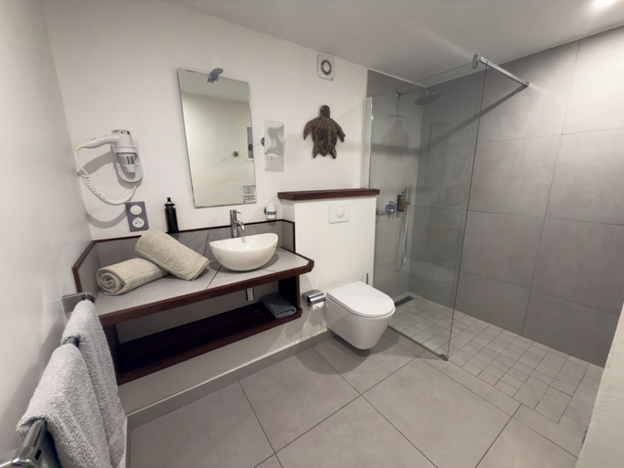 Bathroom 4, Habitation Grande Anse, Deshaies