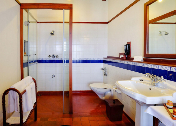 Bathroom 5, Brunton Boatyard - A CGH Earth Experience, Ernakulam