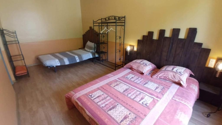 Bedroom 4, Maison d'hôtes La Lavandière, Mayenne