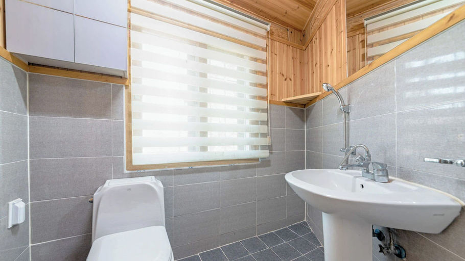 Bathroom 4, Ganghwa Izba Pension, Ganghwa