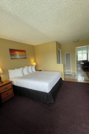 Room 4, Huntington Suites, Orange