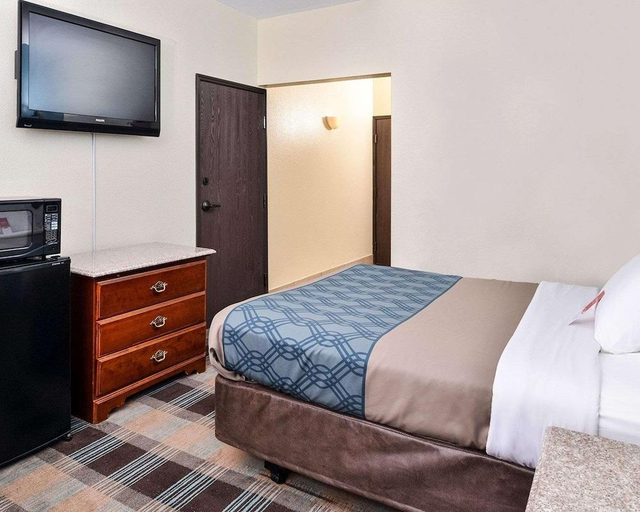 Bedroom 3, Econo Lodge Inn & Suites Shelbyville, Bedford