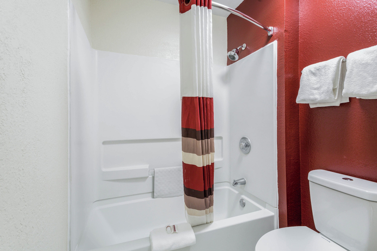 Bathroom 4, Red Roof Inn Gallup, McKinley