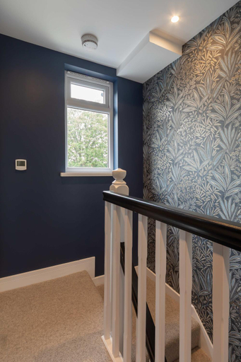 Others 2, Spacious 5 Bedroom Home with Garden in Tooting, London