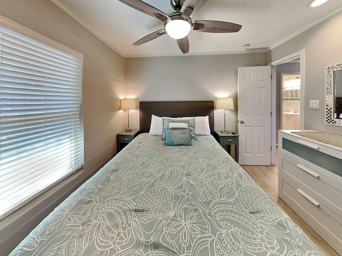 Bedroom 3, Harbor Lights Cottages #3 by Miss Kitty’s, Aransas