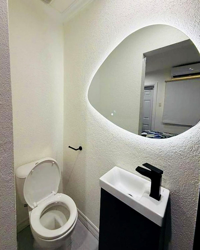 Bathroom, Hideaway Layover 4 - by ZenBreak