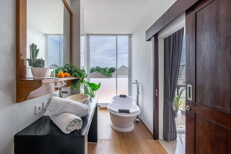 Bathroom 4, Deniswara Villa Canggu, Badung
