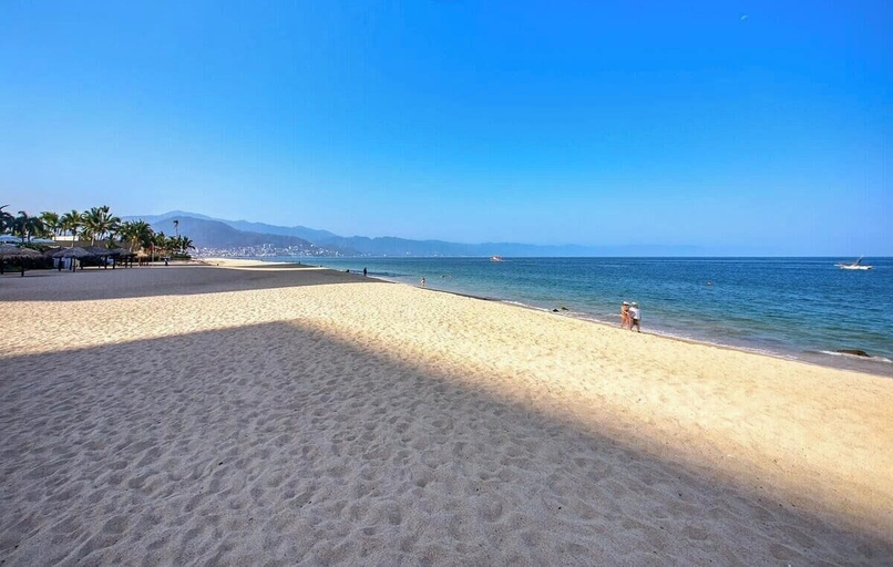 Beach, Beachview Luxury 3 BR Condo - Pools - Beach