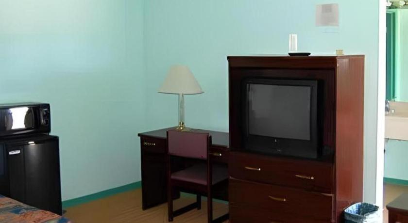 Bedroom, American Inn & Suites Childress, Childress