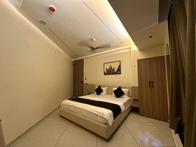Room 2, HOTEL 9 SQUARE RAJKOT, Rajkot
