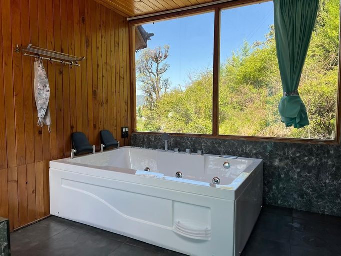 Bathroom 3, Latos Chapter Sajwar, Kullu