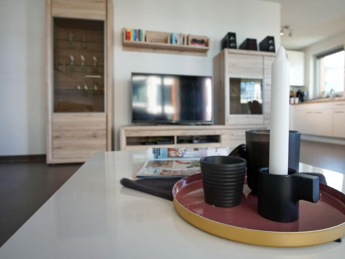 Television 4, Holiday Apartment With 1 Bedroom, Ostholstein