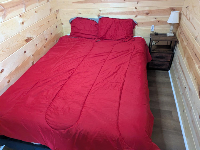 Bedroom 3, Shad Cove Lake Rentals, Elmore