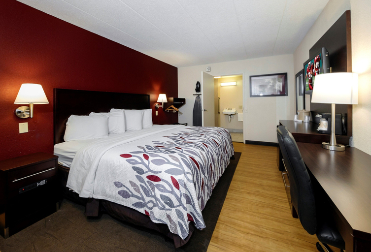 Bedroom 3, Red Roof Inn Washington, PA, Washington