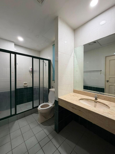 Bathroom 4, Riverine Emerald, 3BR, Kuching