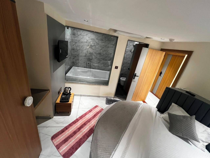 Room 4, Hotel Prime Icon, Ahmadabad