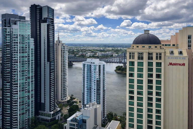 Room 4, Sky-high Haven-rooftop Infinity Pool Parking Wifi, Brisbane