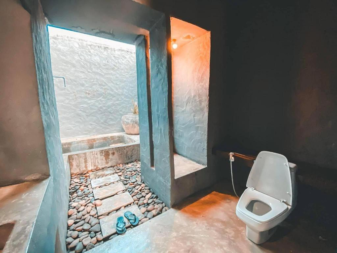 Bathroom 4, Avartarn Miracles Hotel, Ban Rai