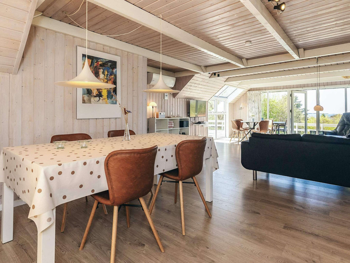 Food & Drinks, 5 Star Holiday Home in Spottrup, Skive