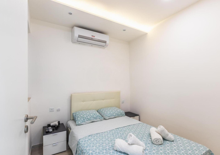 Room 5, Seafront Designer Bliss in Central St Julian's, St Julian's
