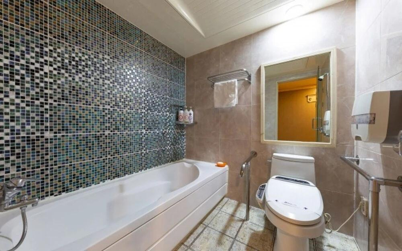 Bathroom 5, Daejeon Yongjoen Bobos Hotel, Dong