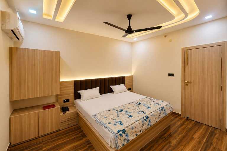 Room 4, Hotel Akrati Inn Vrindavan, Mathura