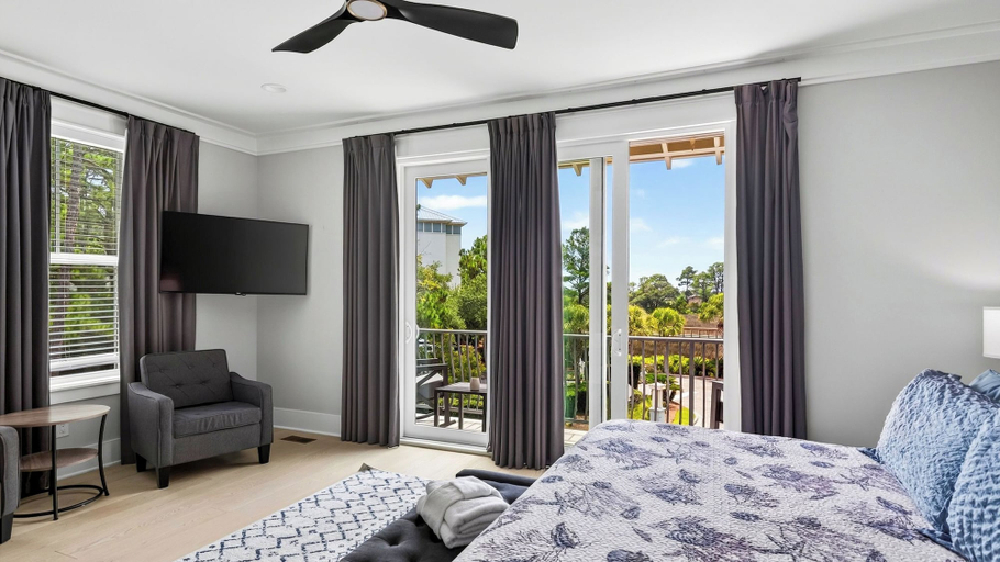 Interior 2, Boardwalk & Blue by Avantstay Sleeps 22 Infinity Pool + Elevator + Pool Table Steps to Sand, Beaufort