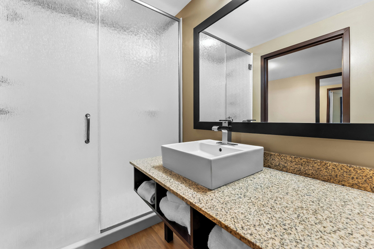 Bathroom 4, Red Roof PLUS+ & Suites Malone, Franklin