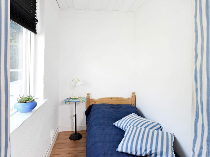 Bedroom 2, Holiday Home in Skærhamn, Tjörn