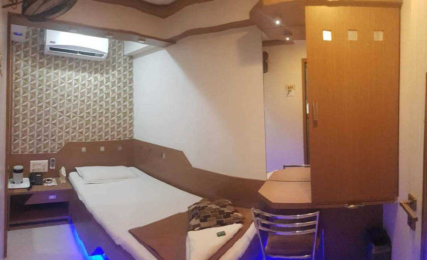 Room 4, Nice Guest House, Mumbai Suburban