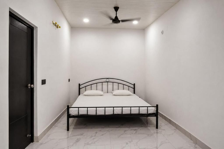 Room 5, Brij rani mahal guest house, Mathura