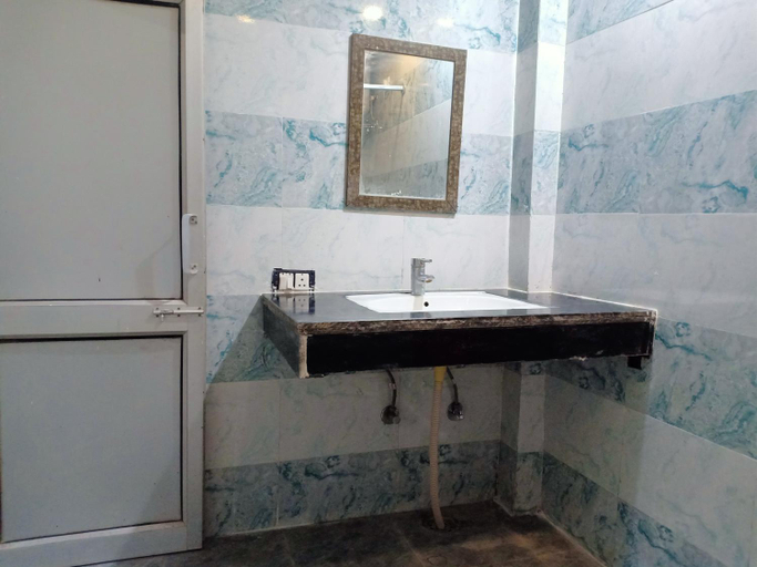 Bathroom 4, HOTEL ALPINE, Chandigarh