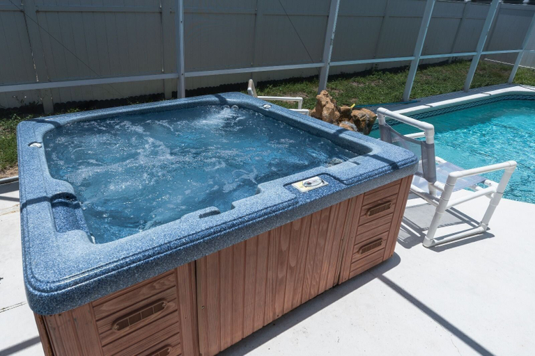 Outdoor spa tub 5, 4BR Kissimmee Home Near Disney With Pool, Osceola