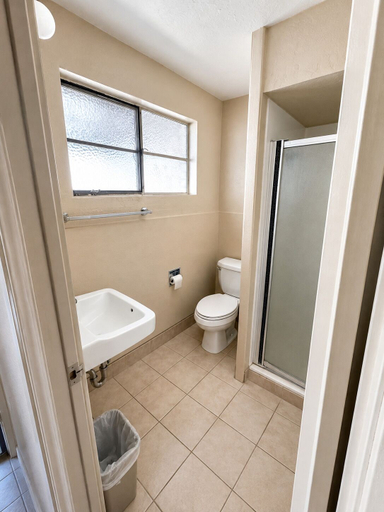 Bathroom 4, Topaz Lodge, Douglas