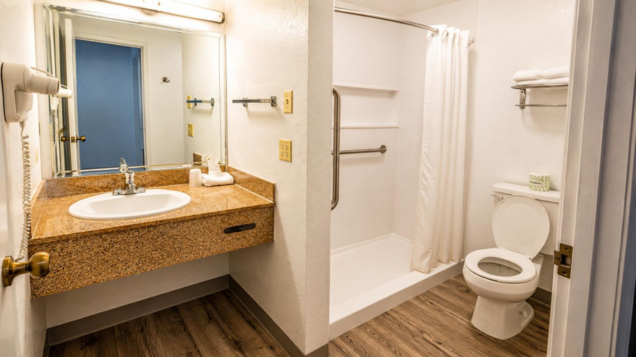 Bathroom 4, Studio 6 San Antonio, TX - Lackland AFB, Bexar