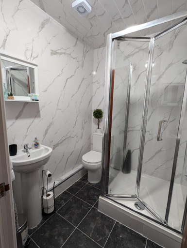 Bathroom 3, The Boot Factory, Leicestershire