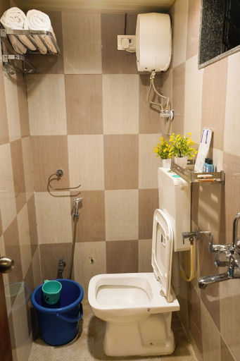 Bathroom 2, Hotel Meriton Star, Thane