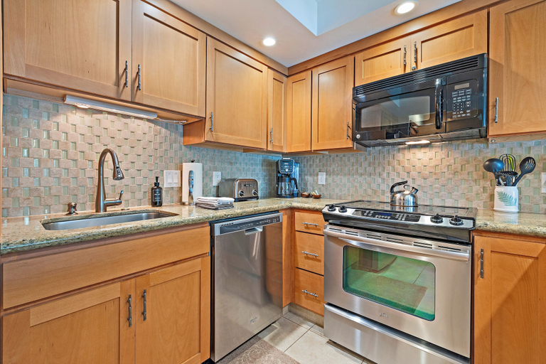 Interior 4, Oceanfront Retreat w/ Sunset Views, AC & Private Lanai - Kahana Sunset B4B, Maui