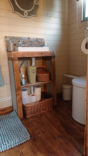 Bathroom, Shepherds Watch, Staffordshire