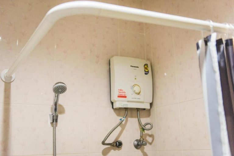 Bathroom 5, New Suanmali Hotel, Pom Pram Sattru
