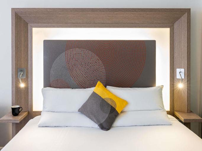 Bedroom, Novotel Leeds Centre Hotel, Leeds