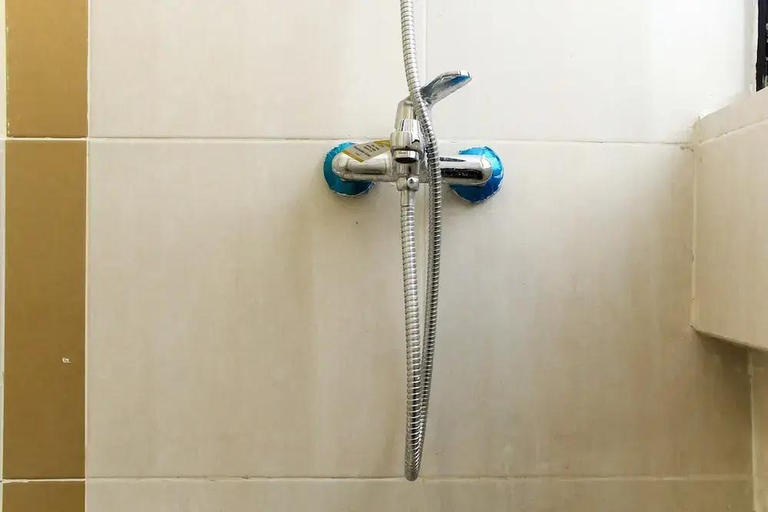 Bathroom 3, Spacious And Bright 2Br At Meikarta Apartment, Cikarang