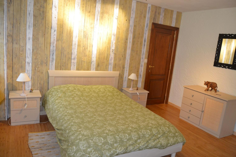 Bedroom 4, En Chapoisie, Namur