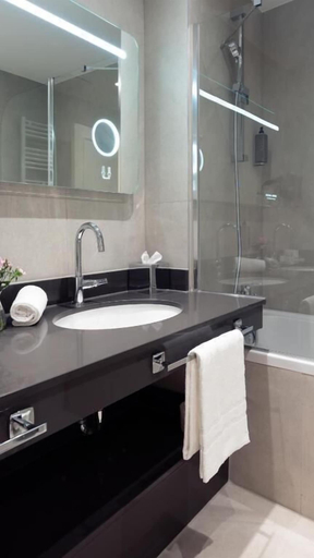 Bathroom 4, Hotel Unique Dortmund Hauptbahnhof, Dortmund